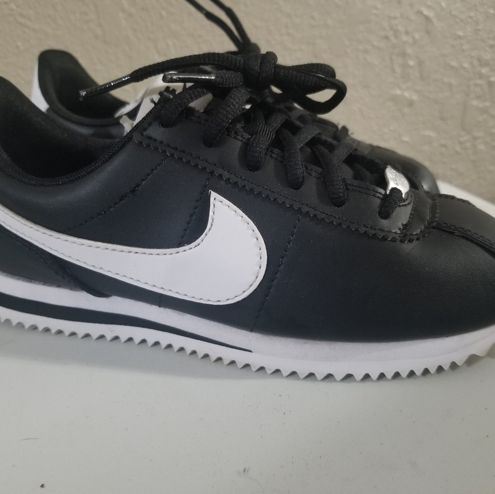 Nike Cortez Basics. Size 4Y.